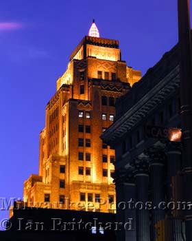 Photograph of Gas Building at Night from www.MilwaukeePhotos.com (C )Ian Pritchard